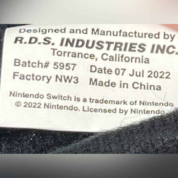 NINTENDO: Switch Protective Travel Case. Black/Red - Picture 11 of 12